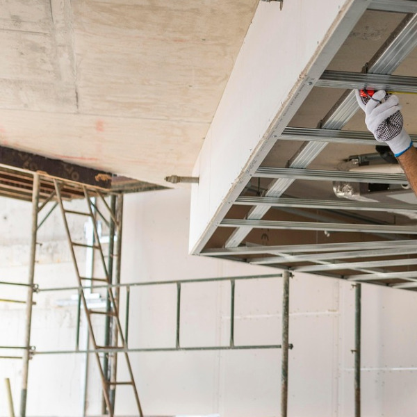 fence installation workers